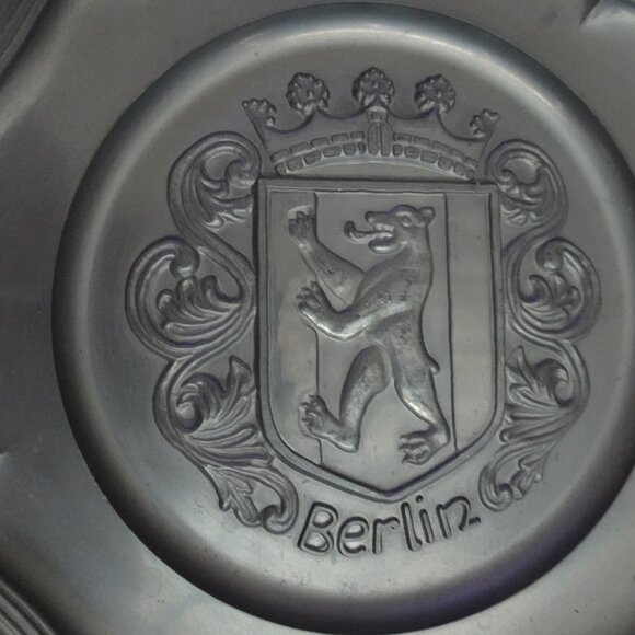 Vintage Embossed Pewter Plate Berlin Germany Bear Coat of Arms 9 Inch Decor Gift - Picture 4 of 9